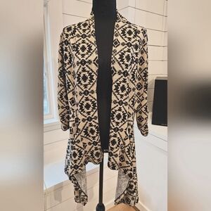 Black and Cream Geometric Pattern Sweater 3/4 ruched sleeves